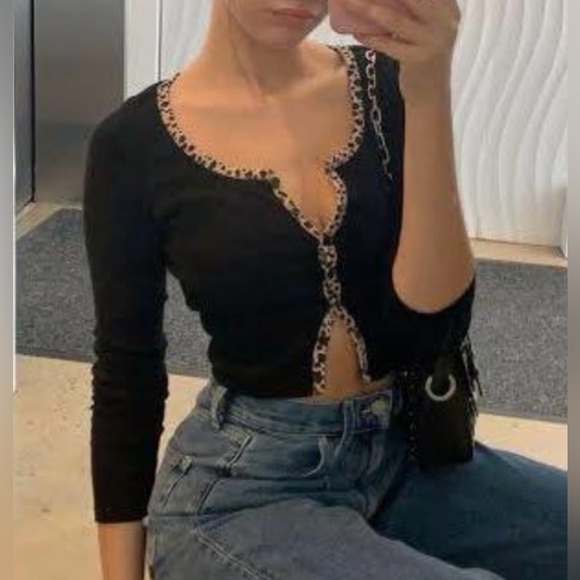 Brandy Melville|Zelly black cheetah top,ribbed button down•••Preppy & y2k style - Picture 2 of 14
